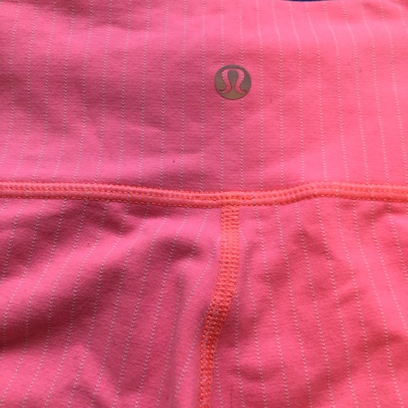 Lululemon crops sz 6 - Picture 3 of 5